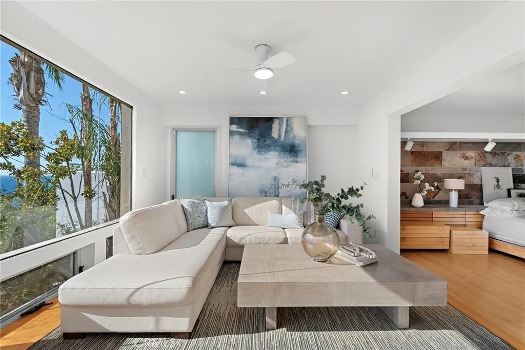 Laguna Beach, California 92651, United States, 5 Bedrooms Bedrooms, ,5 BathroomsBathrooms,Residential,Active,10118