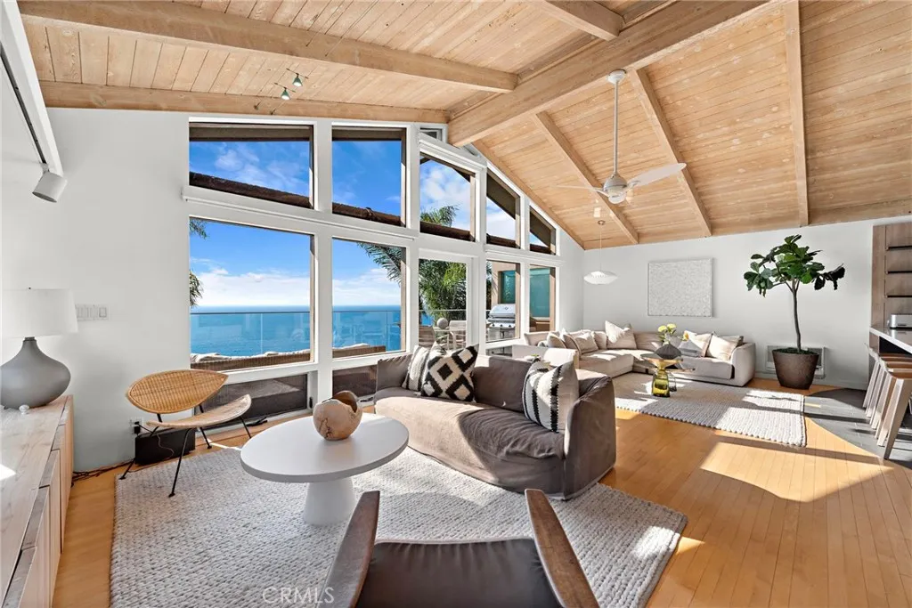 Laguna Beach, California 92651, United States, 5 Bedrooms Bedrooms, ,5 BathroomsBathrooms,Residential,Active,10118