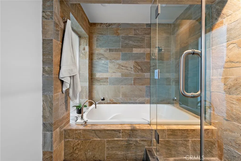 Laguna Beach, California 92651, United States, 5 Bedrooms Bedrooms, ,5 BathroomsBathrooms,Residential,Active,10118