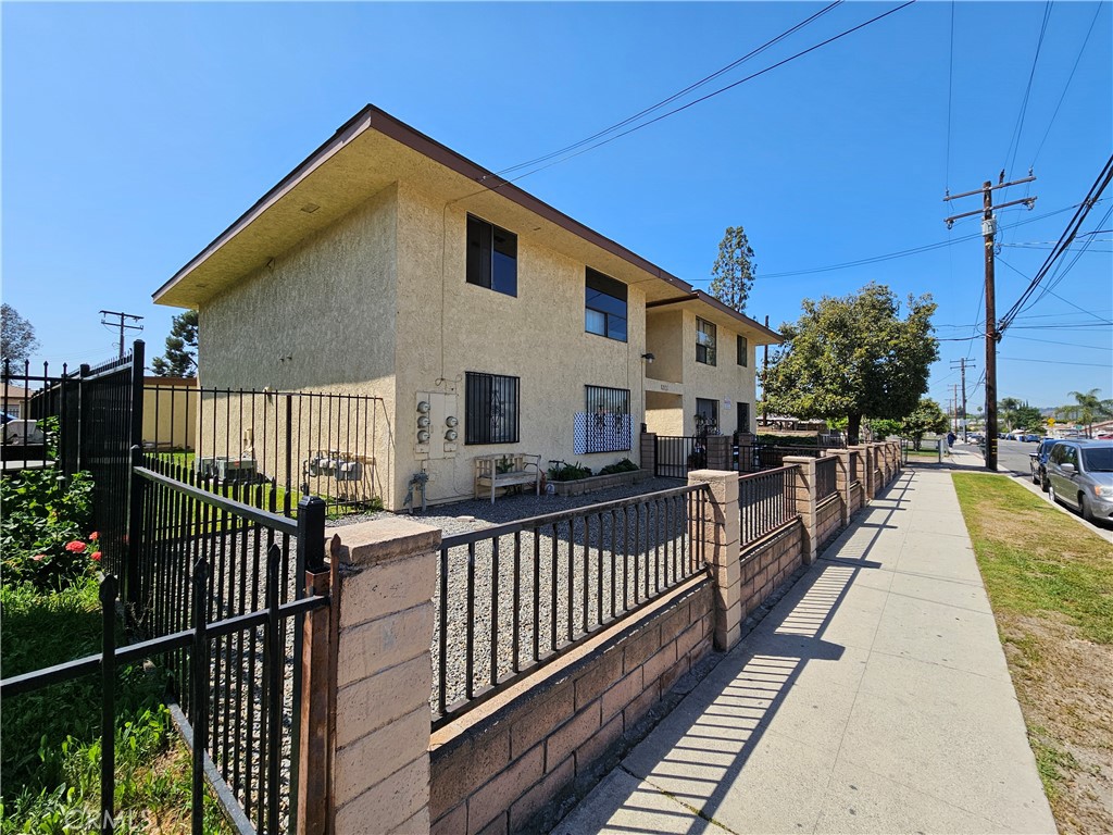 1574 Laurel Avenue