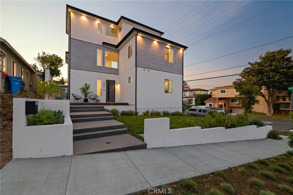 201 S Juanita Avenue