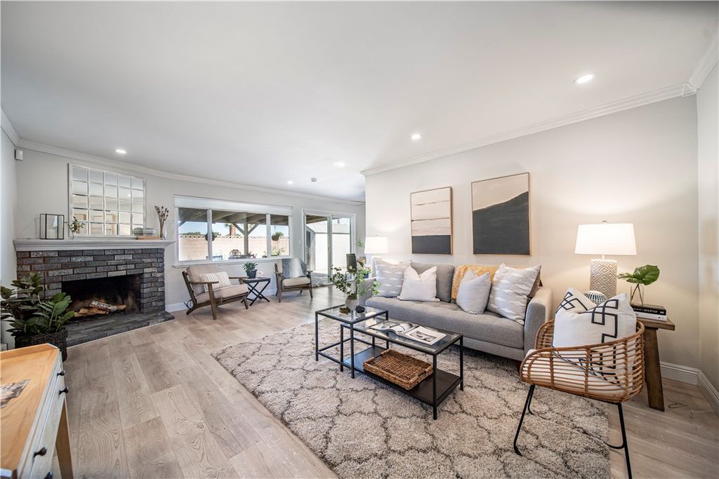 listing image 130729639864924479080
