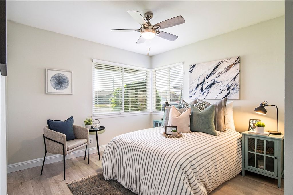 listing image 130729301800457039358