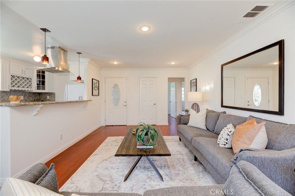 listing image 130729581218778604392