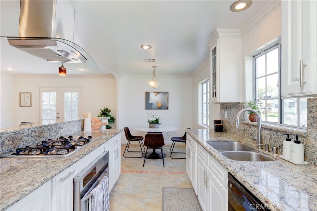 listing image 130726080229129394495