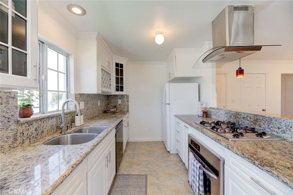 listing image 130729229364071145744