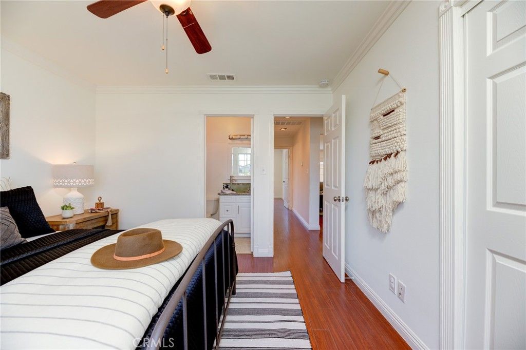 listing image 130720321439119126833