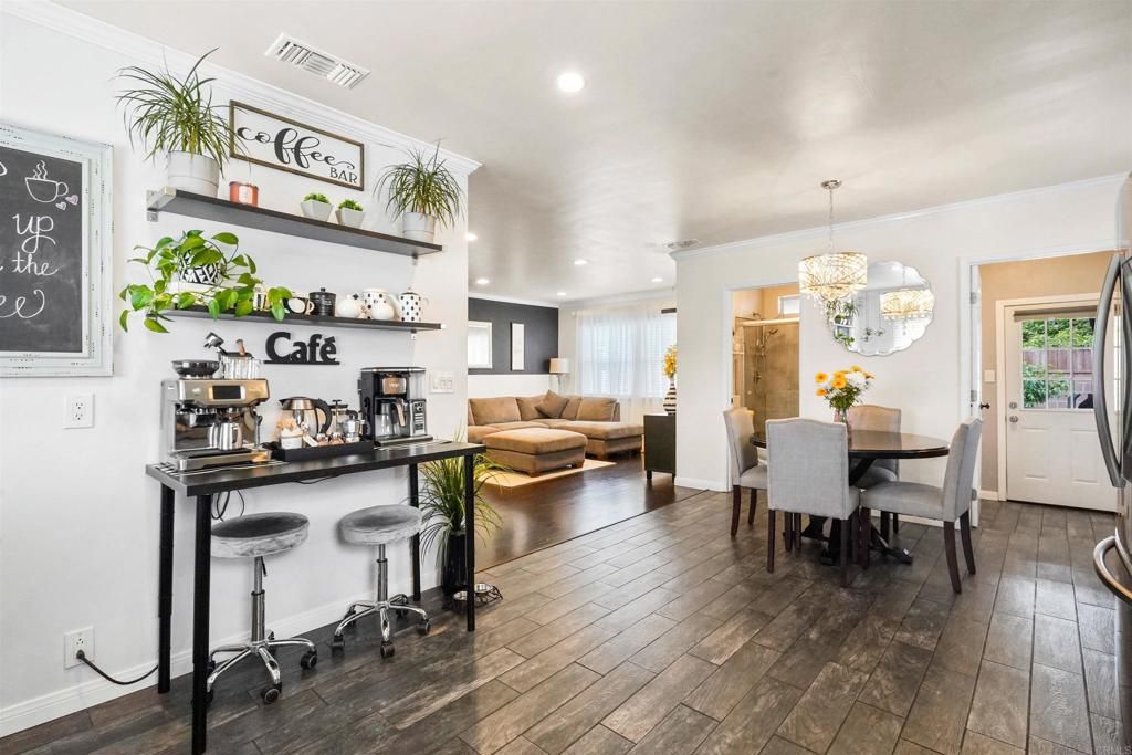 listing image 130723865937692819520
