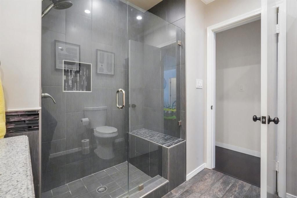 listing image 130726762224664413109