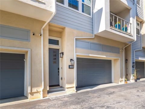 A home in El Segundo