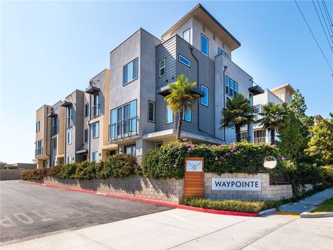 A home in El Segundo