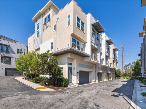 A home in El Segundo