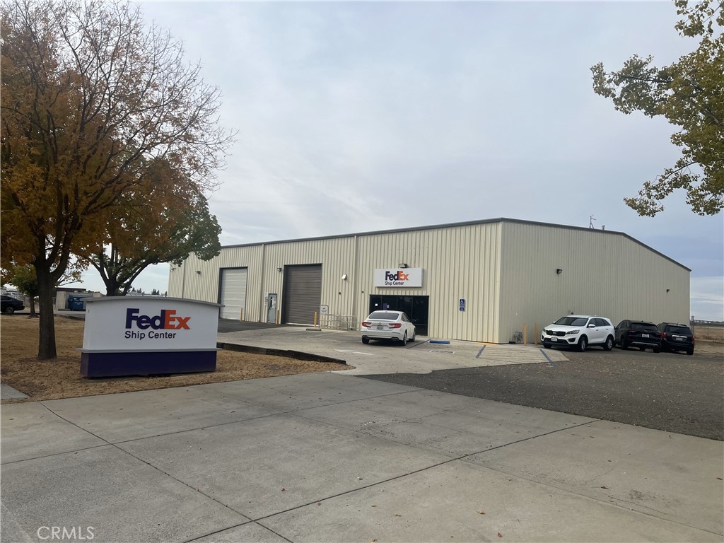 95 Macready Drive has been home to FedEx since 1993. Approximately 10% of the building has offices and restrooms and the remainder is open warehouse space. Excellent location at entrance to Merced Regional Airport. Please see brochure for additional information.