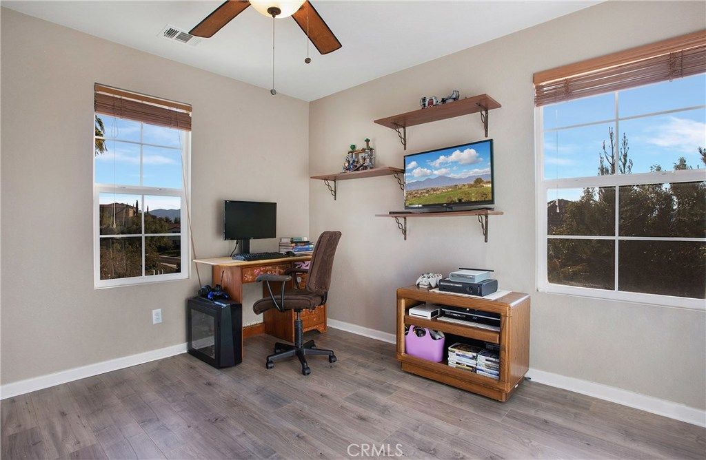 listing image 130729176481813018970
