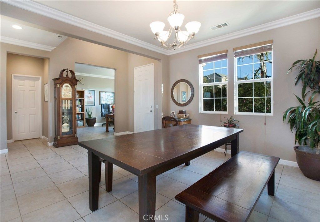 listing image 130729397435200789452