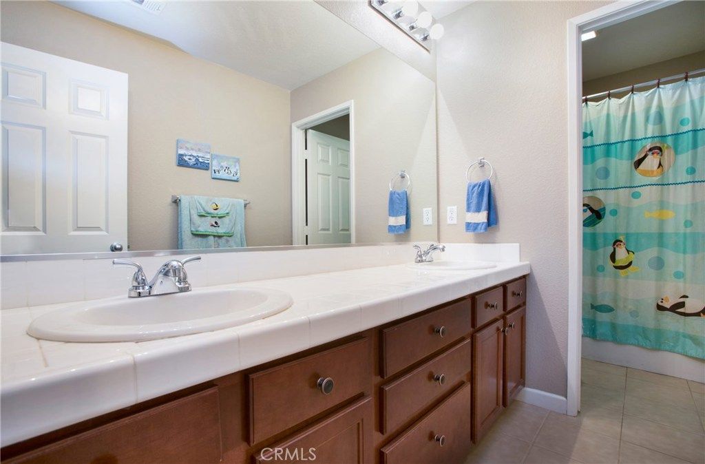 listing image 130727576696179679938