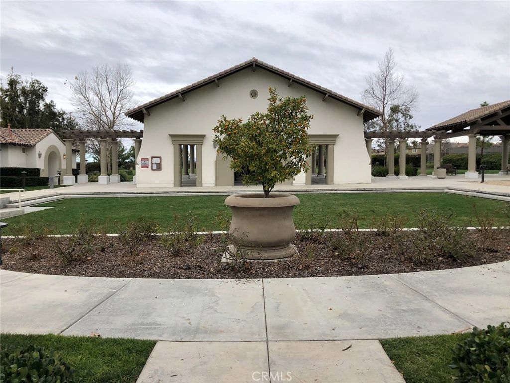 listing image 130720917332129681619