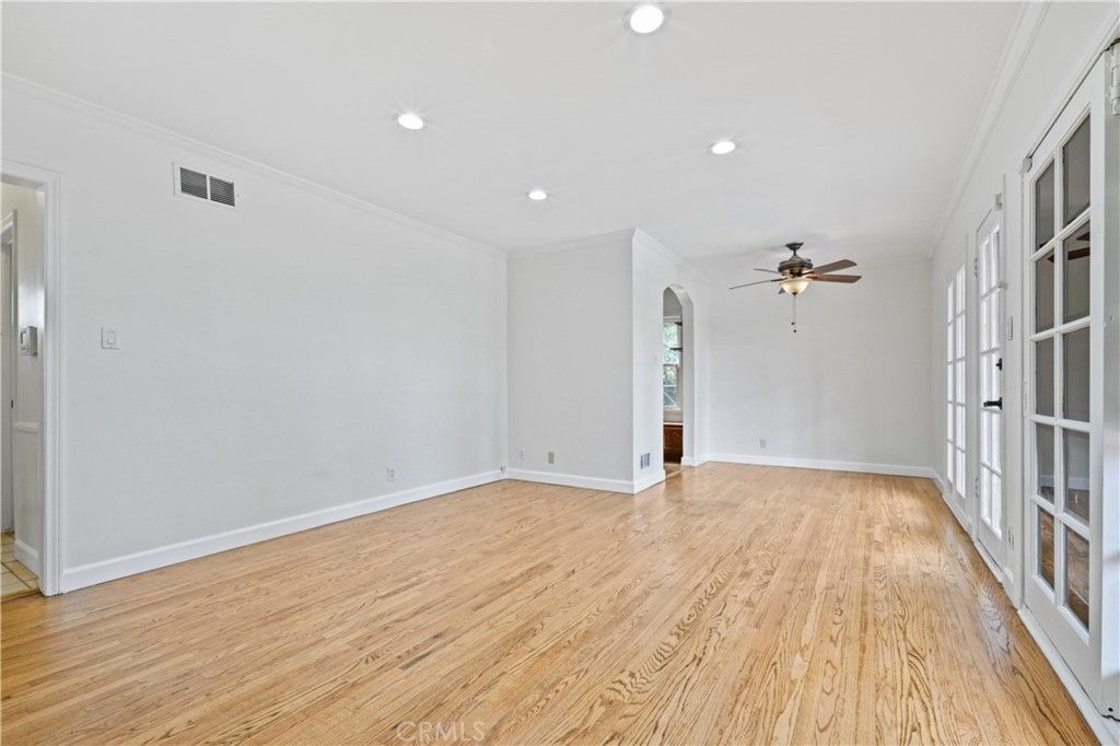 listing image 130724454641990248801