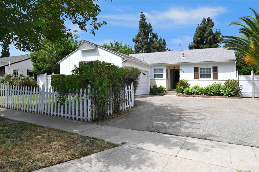 listing image 130726650326672956393
