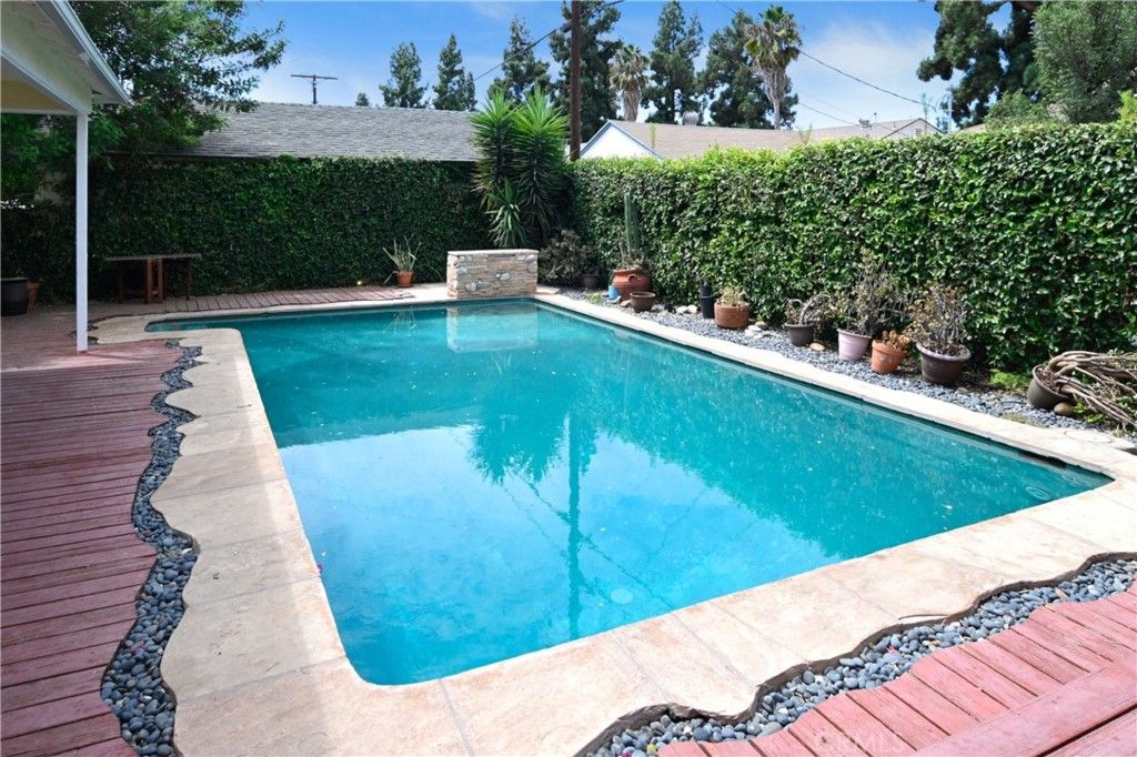 listing image 130727551996156113329