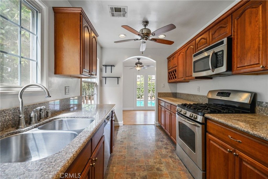 listing image 130725112435262956199