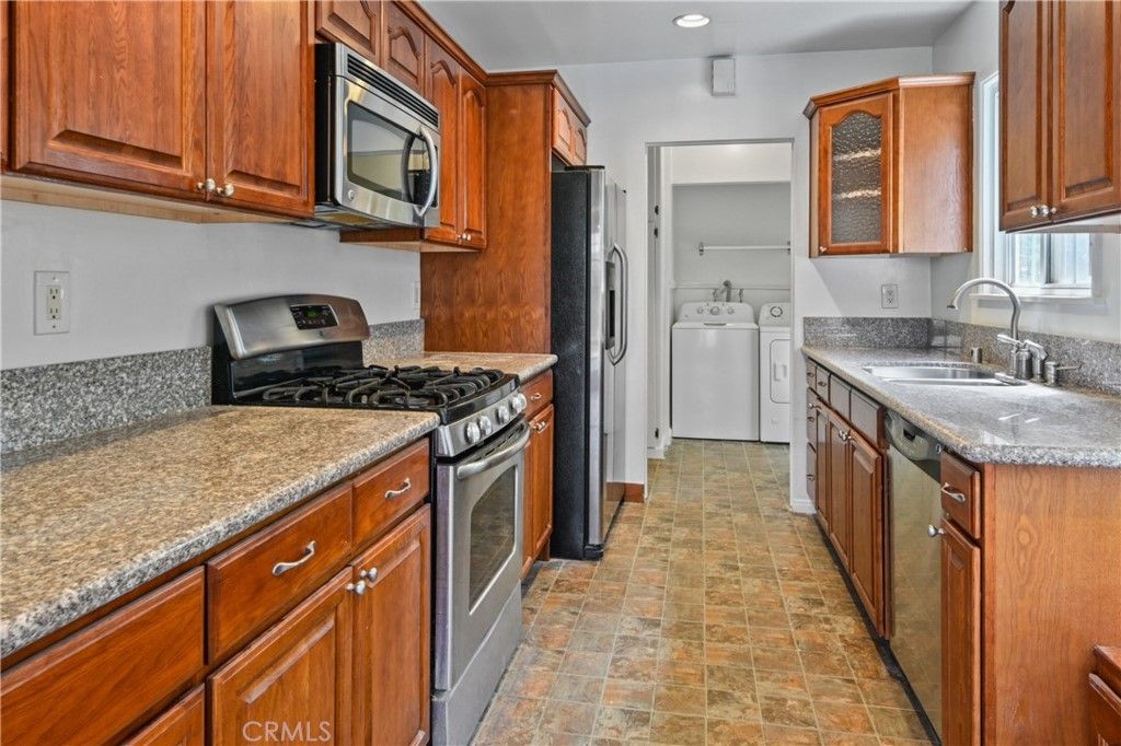 listing image 130720796442691086073
