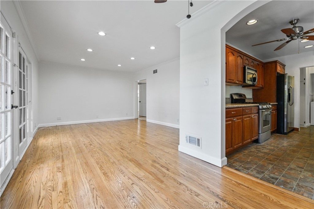listing image 130720849421777543447