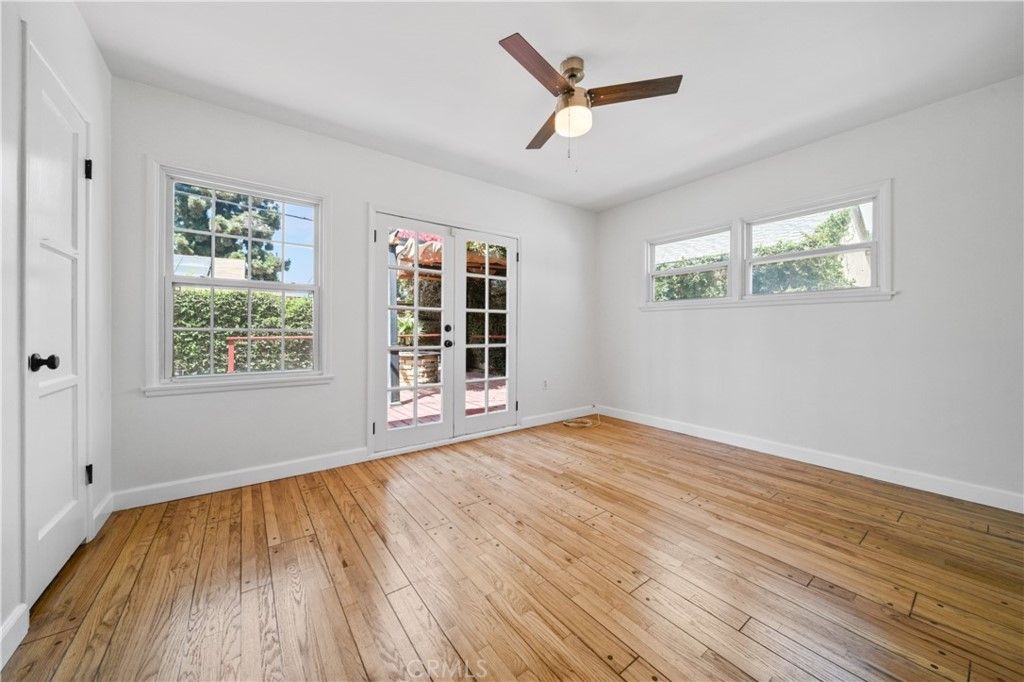 listing image 130729449545916093692