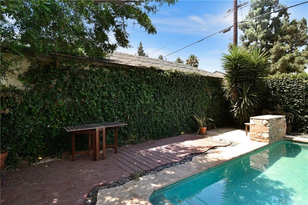 listing image 130721458879246504596