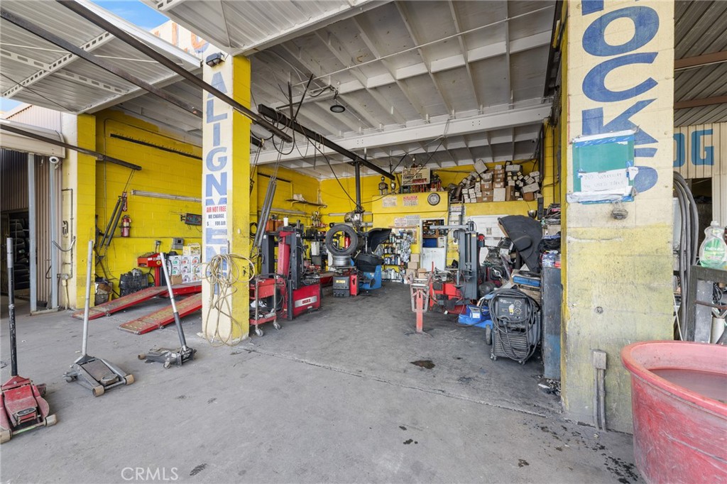 1013 W 5th Street