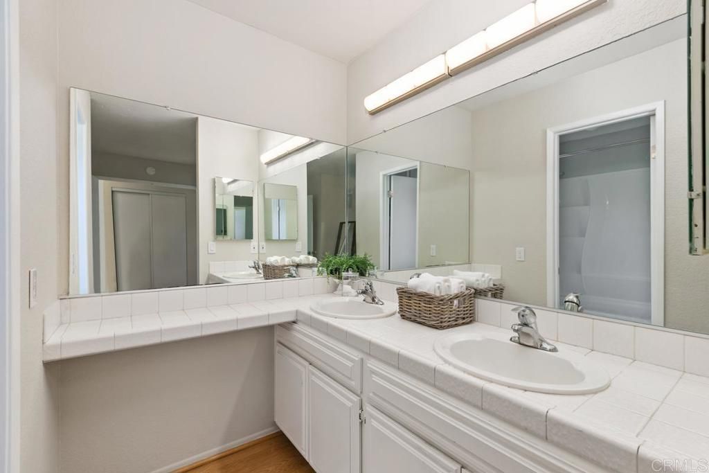 listing image 130720959922341891851