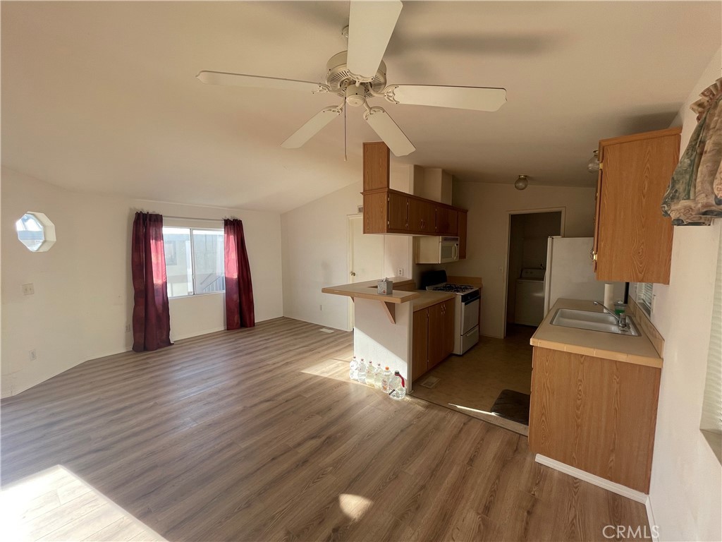 Photo 5 of 11 of 14352 Beach Boulevard 25 mobile home