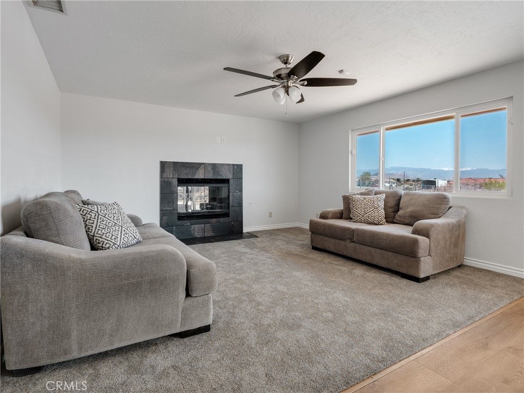 listing image 130726417951825797645