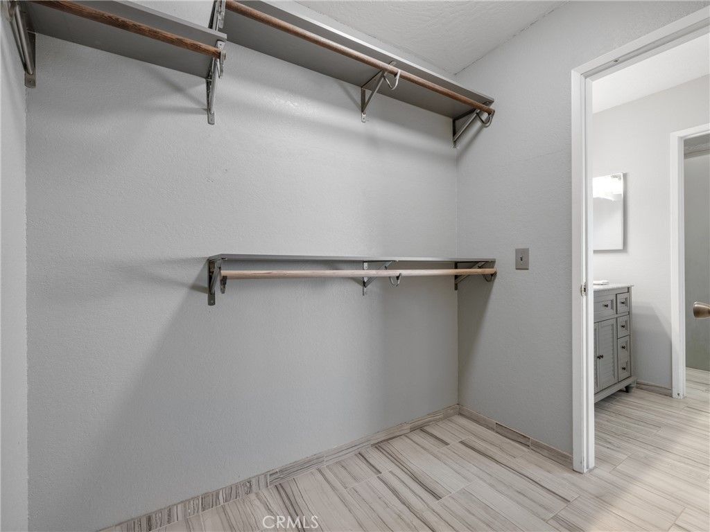 listing image 130728710940461645657