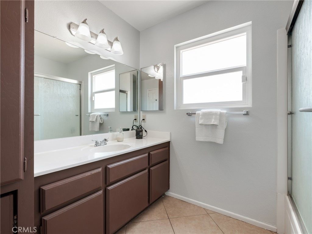 listing image 130727636985544870264