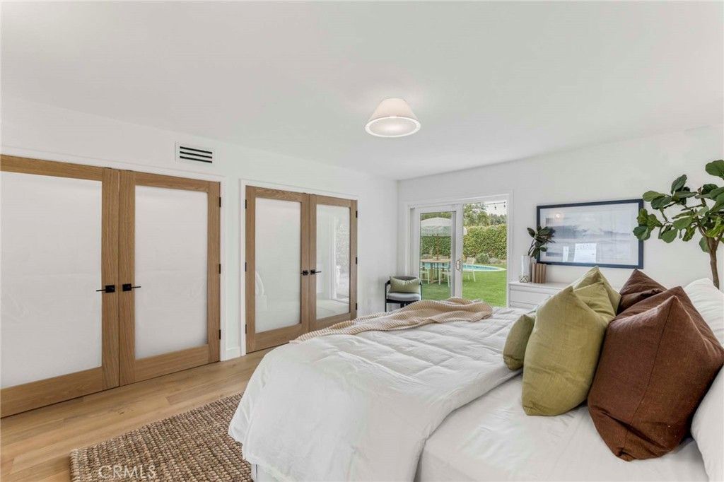 listing image 130721825126633130875