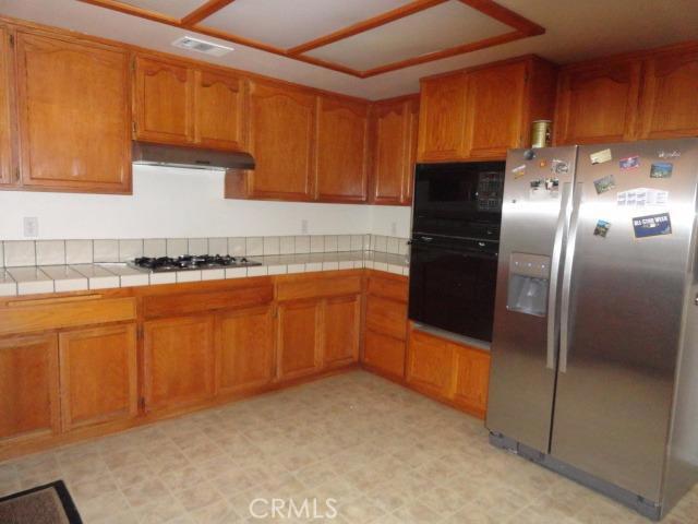ATTENTION,ATTENTION Commuters! Great home in West Oak Hills, sits high off paved road. Lots of land to do whatever with! Very open floor plan with formal living room and family room adjacent to the kitchen boasting a wood stove for those cold winters. Home offers 2 master bedrooms, a secondary bedroom and a bonus room/office/den and 3 baths. Covered patio at entry to sit and enjoy the views. Rear covered patio for your privacy. Appears much larger than 1776 SQFT? Association Amenities: None # of RV Spaces: 0 Special Features: ,SKNONE Lot Location Type: Standard Location Landscaping: Natural Special Features: Garage Door Opener # of Attached Spaces: 2 # of Detached Spaces: 0