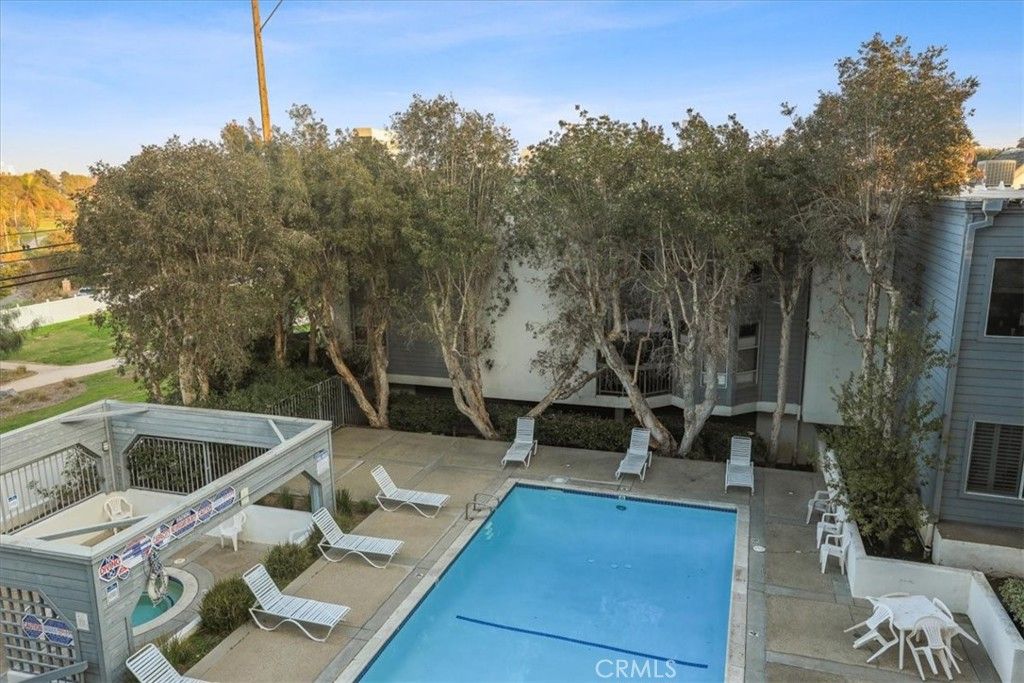 listing image 130724056331177082896