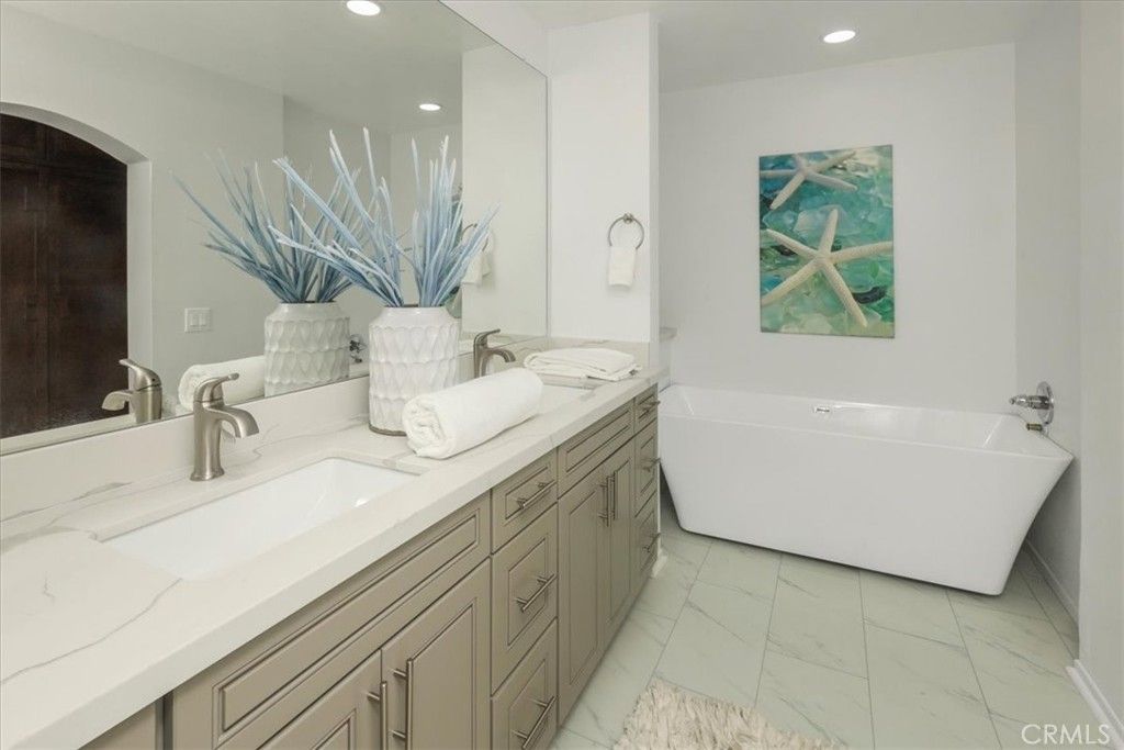 listing image 130724105535092406095