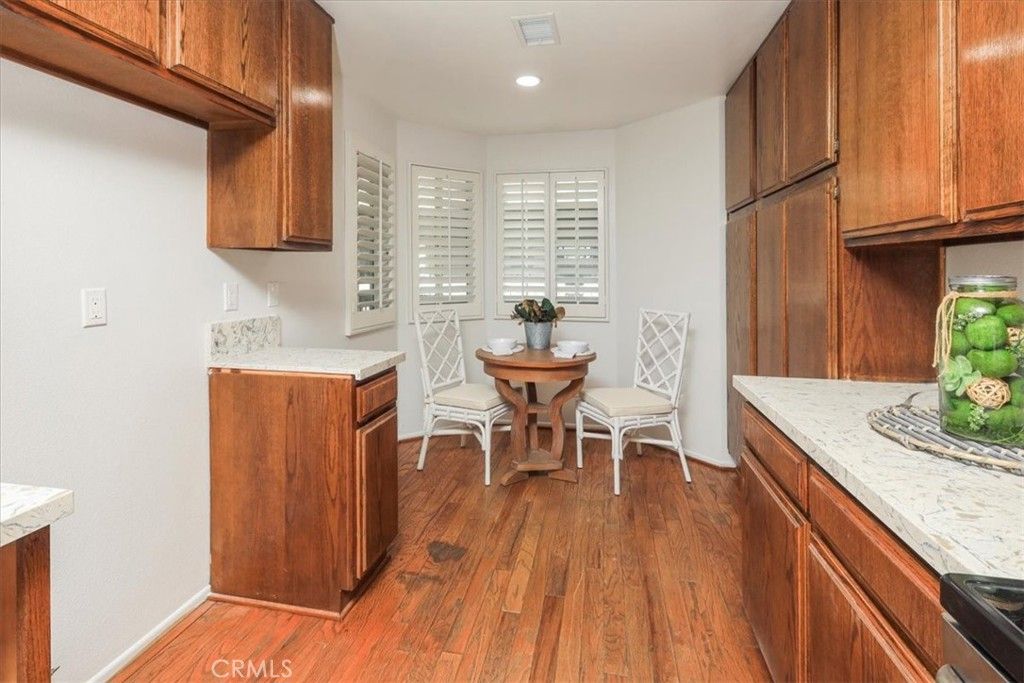 listing image 130726115954910355471
