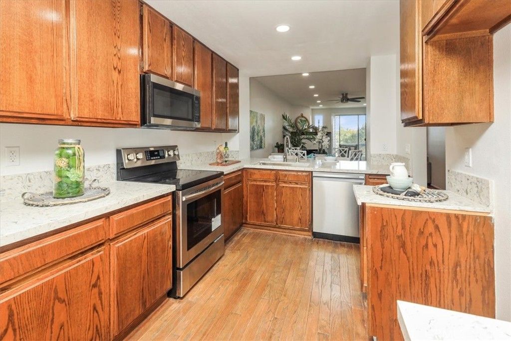 listing image 130724177225338265489