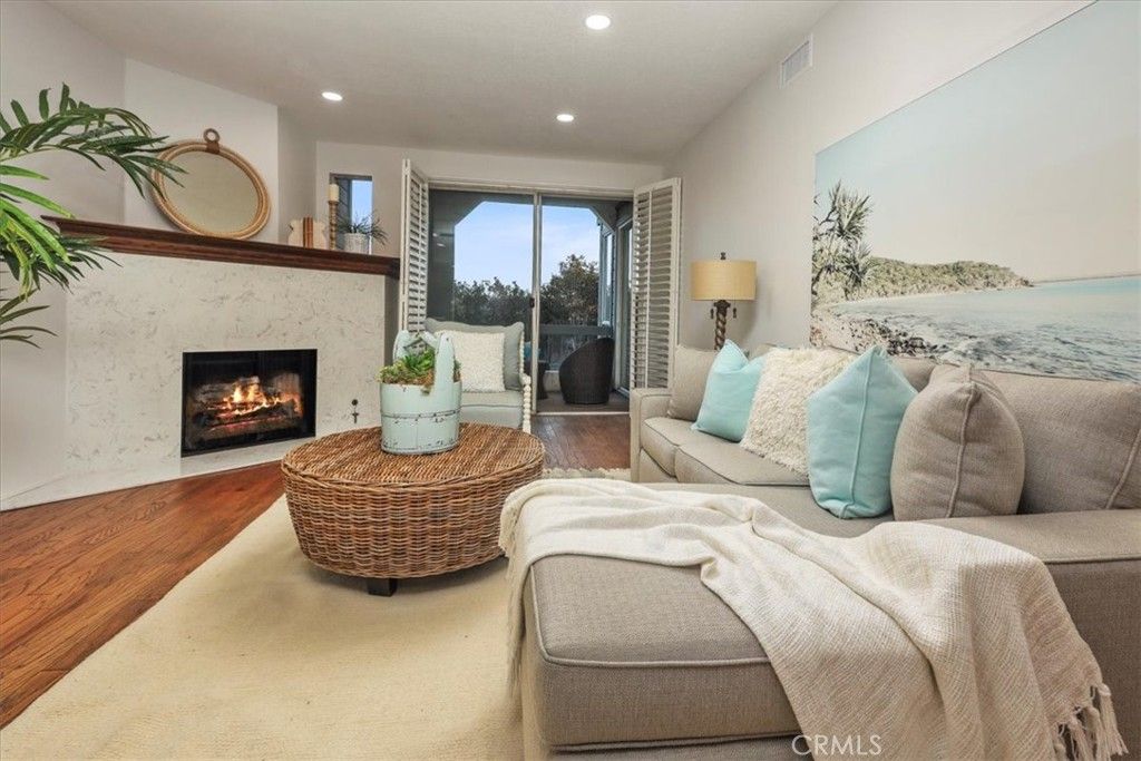 listing image 130725227807545795692