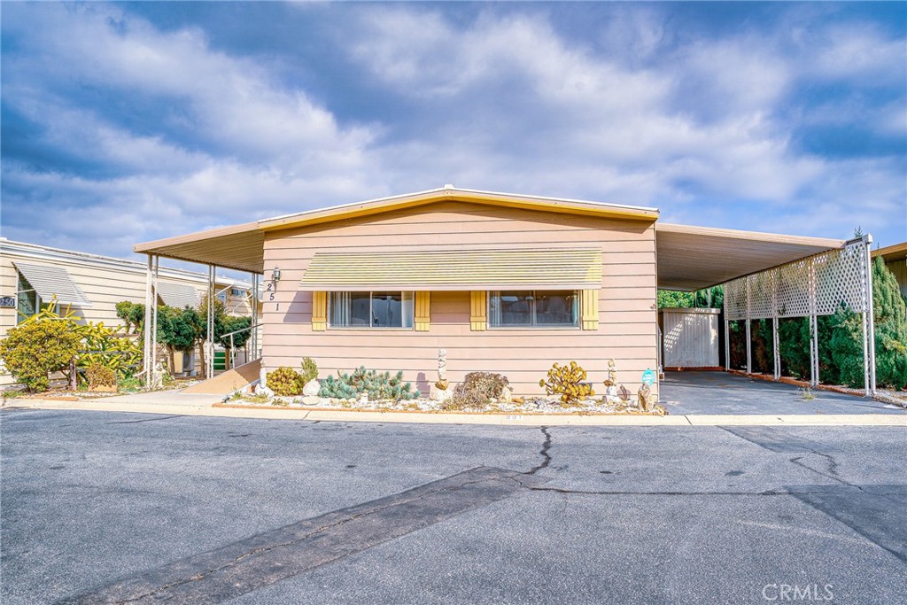1065 Lomita 251