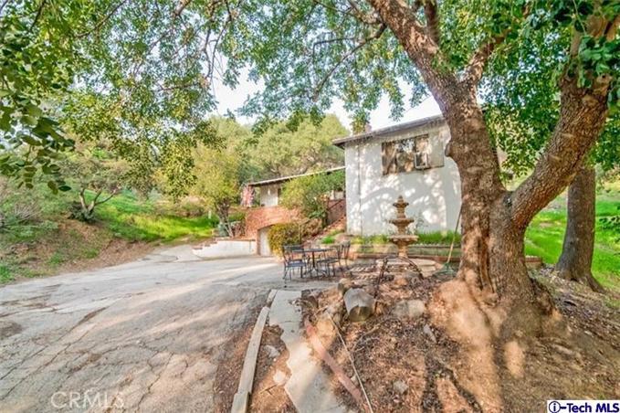 An opportunity to purchase over 6 acres of land in Northern Glendale rarely presents itself. Located just south of Montecito Park and 2 blocks from Glorietta Park sits a 6.18 acre parcel with two existing single family homes. Use your imagination and remodel the homes to create the estate, or family compound, of your dreams. Currently, the property is part of the CVHS school district. Many possibilities exist for this huge lot in prime Glendale.