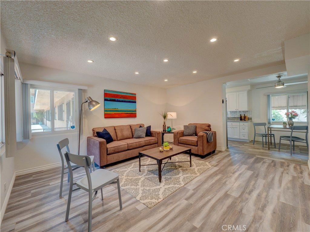 listing image 130721273743742865629