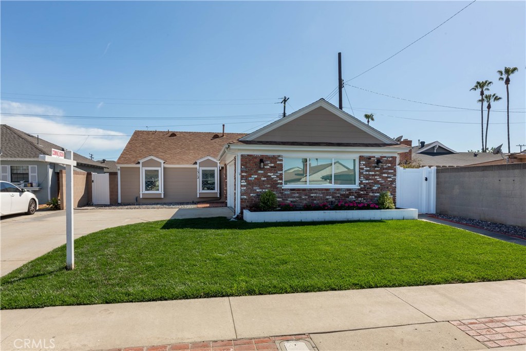 1312 E 215th Place