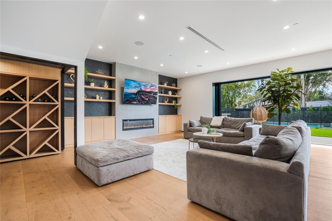 Properties 3 5141 Varna Avenue