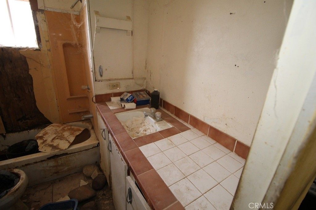 listing image 130729168876046058357