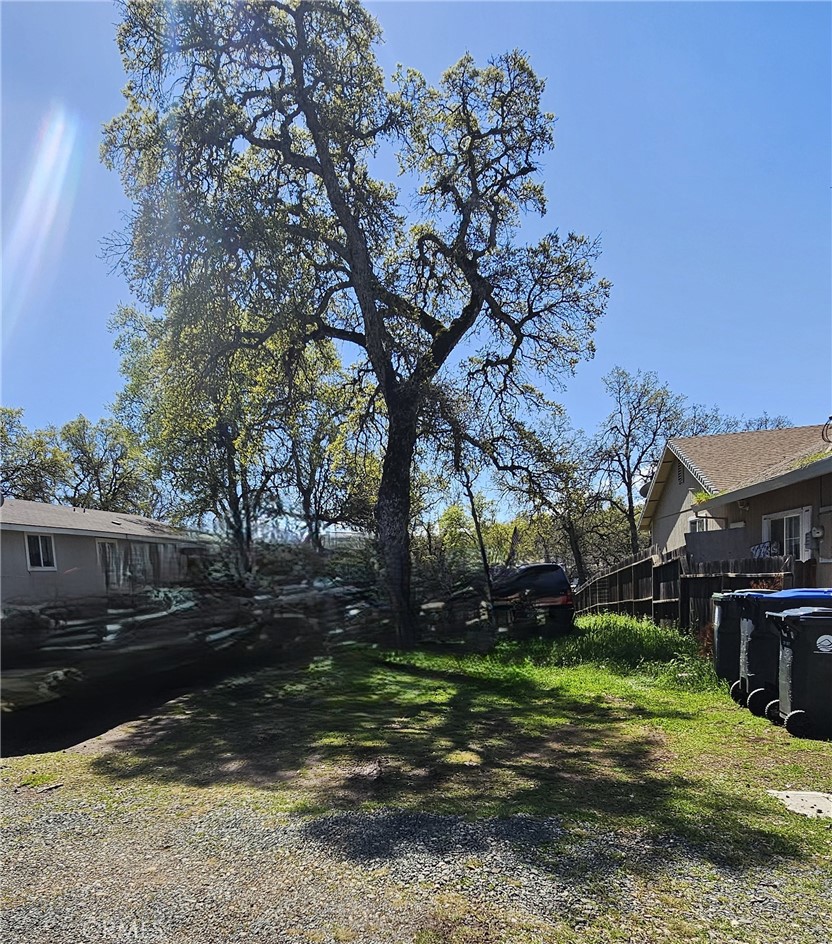 Level lot, paved street, utilities at street, ready to develop! Standard city lot, 0.12+/- acres.