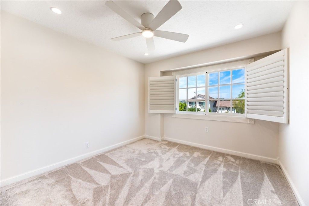 listing image 130729443959461972518